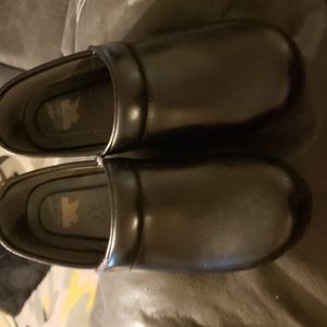 Sz 40 Ladies Danako Clogs